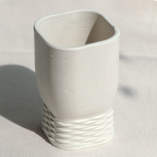 Early Bird Sale - כוס קידוש - בהדפסת קרמיקה 3D -דוגמת מרובע עם גלים