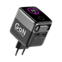 מטען קיר Miracase 70W + USB-C MWC70RC MWC70RC – מטען קיר שחור-אפור עם חיבורי USB ופיני תקע מציג 70W