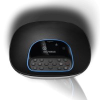 מערכת ועידה Logitech Group – שחורה עם פאנל שליטה כחול מואר ומסך תצוגה