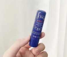 זוג שפתוני מנלין להארת פגמנטציה בשפתיים