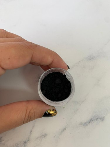 אבקה שחורה טבעית לצביעת כל חומרי הגלם- פחם- אריזה קטנה