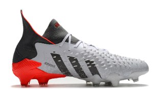 נעלי כדורגל Adidas Predator Freak .1 FG  לבן