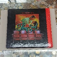 חוני המעגל מציג: The End-ספר