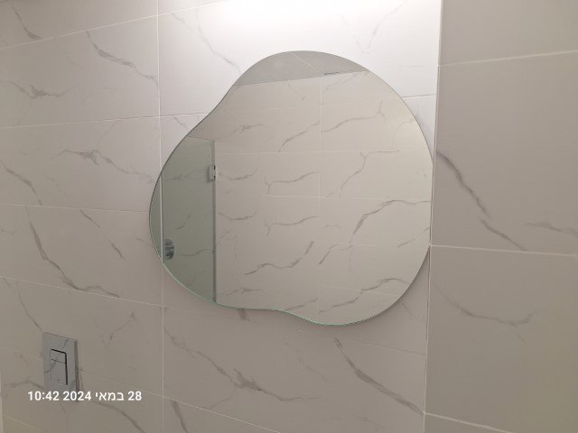 מראת קריסטל בלגי 80/60 כולל מתקן תליה צפה