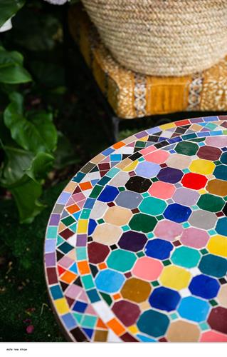 שולחן מוזאיקה רב צבעים- קוטר 60