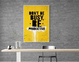 "Don`t Be Busy" תמונת קנבס מעוצבת עם משפט מוטיבציה והשראה על רקע צהוב - תמונה למשרד או חדר עבודה