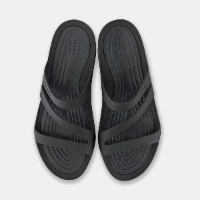 Crocs Swiftwater Sandal - כפכפים לנשים קרוקס רצועות בצבע שחור/שחור | קרוקס נשים