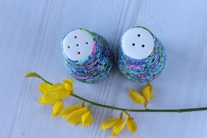 זוג מלחיה ופלפליה מפורצלן בגווני טורקיז, ירוק וסגול