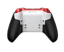 בקר משחק אלחוטי Microsoft Xbox Elite Series 2 Core – מבט אחורי על בקר לבן-אדום עם חריצים לאביזרי