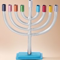 חנוכייה לנרות אלומיניום מהודרת עם קנים כסף נצנץ