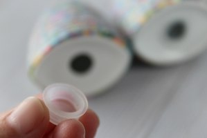 זוג מלחיה ופלפליה אסימטריות מפורצלן בצבעוניות מעודנת
