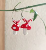 עגילי פימו פטריה אדומה עם נקודות לבנות מפימו בעבודת יד