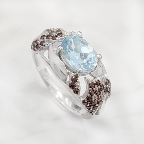 טבעת מכסף משובצת אבן טופז כחולה  ואבני גרנט RG1852 | תכשיטי כסף 925 | טבעות כסף