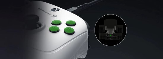 בקר משחק חוטי צבע לבן Razer Wolverine V3 Tournament Edition Xbox X|S – בקר לבן עם לחצנים ירוקים