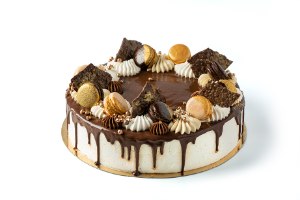 עוגת שכבות של עוגת שוקולד קרם וניל פטיסייר, דריפ שוקולד,עוגיות מקרון