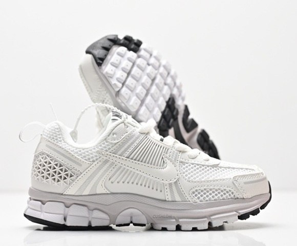 נעלי נייק ילדים Nike Zoom Vomero 5 לבן