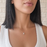 שרשרת זהב צהוב 14K עדינה עם תליון בלו טופז סקאיי אובלית בעבודת יד