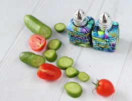 זוג מלחיות מיני מרובעות בטורקיז, ירוק וסגול