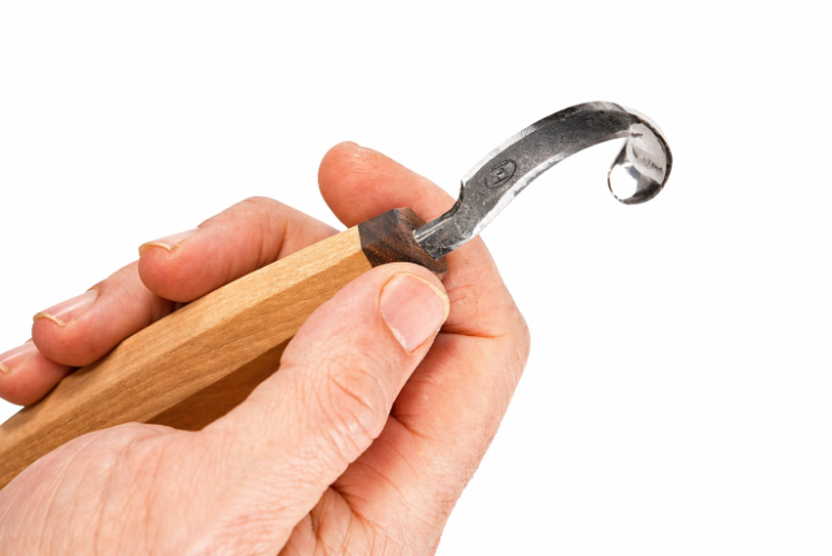 סכין מעוקלת קטנה לגילוף כפות\כפיות hook knife 5   עבודת יד