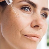 סרום טיפולי אנטי אייג'ינג לעור הפנים