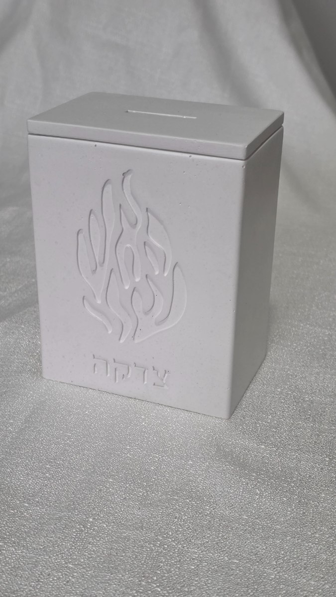 סט מגש אובלי עם זוג פמוטים עגולים וכוסית לגפרורים צבע אדום לבן