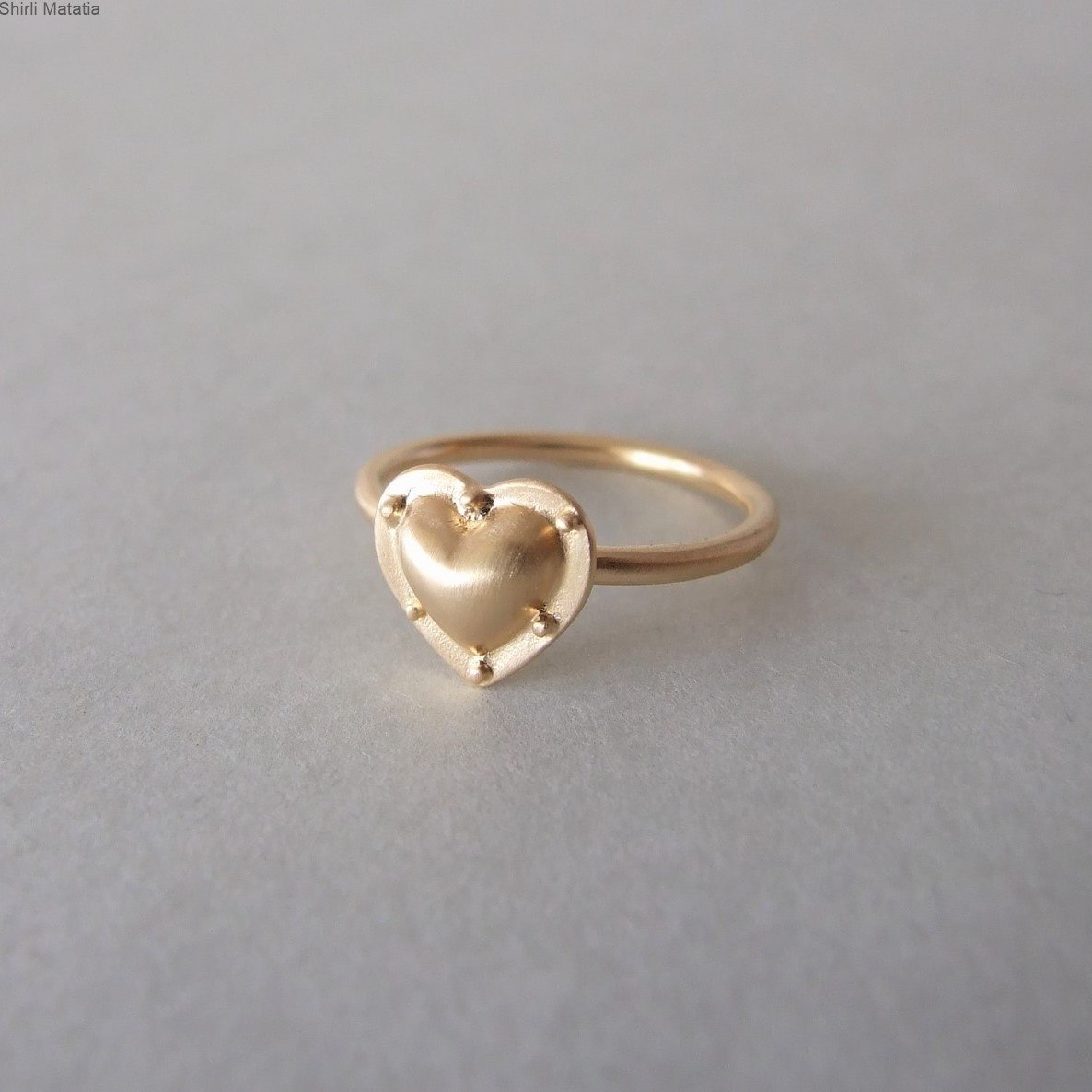 טבעת לב מזהב 14K בהשראת ימי הביניים