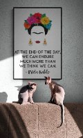 "בסופו של יום" - תמונת קנבס מעוצבת עם ציטוט מוטיבציה והשראה של פרידה קאלו בסגנון מינימאליסטי