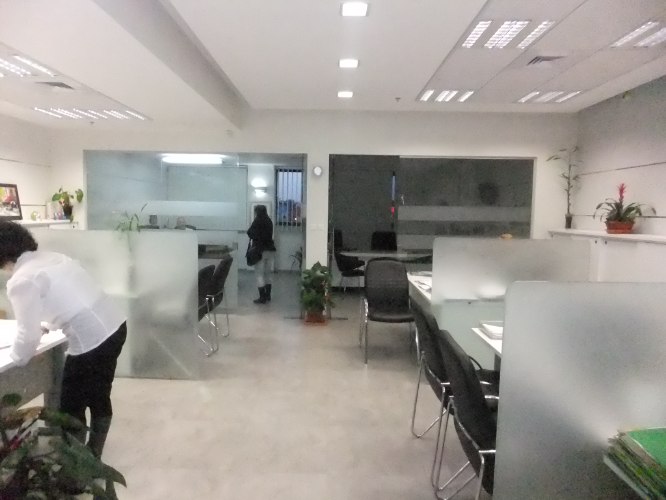 מחיצות פקידים סוכנות ביטוח