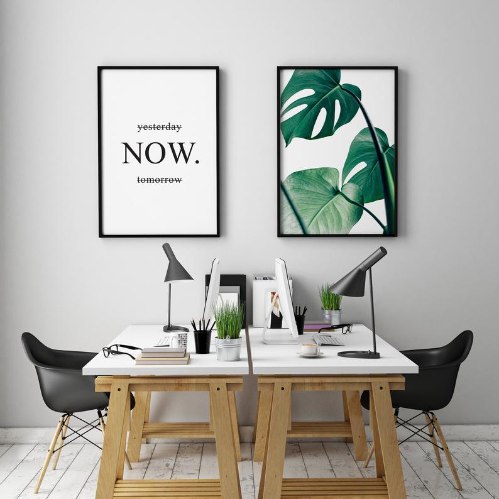זוג תמונות קנבס עלים טרופים על רקע לבן ומשפט השראה "NOW White Tropical" | תמונות לבית