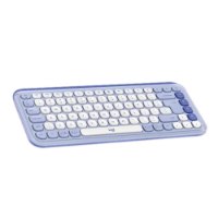 סט מקלדת ועכבר אלחוטיים צבע לילך Logitech Pop Icon Combo – מקלדת סגולה לילך עם מקשים בהירים עגולים מונחת על רקע לבן