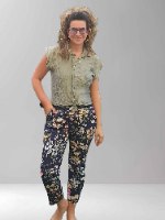 מכנסיים פרחוניים