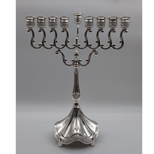 חנוכיית אלומיניום מהודרת דגם גל