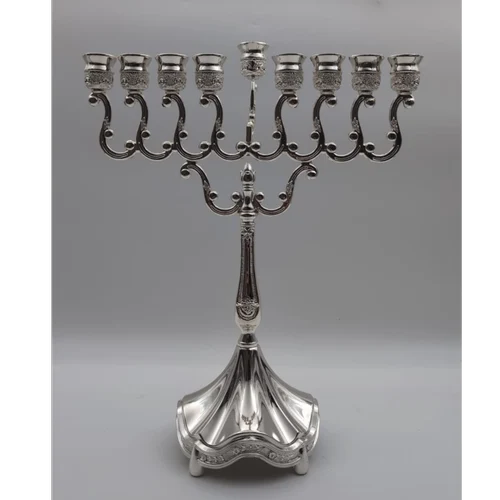 חנוכיית אלומיניום מהודרת דגם גל