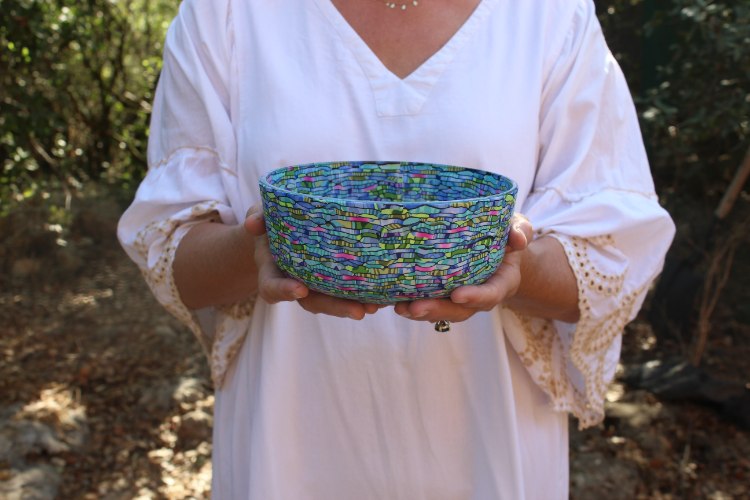 קערת סלט בגווני טורקיז, ירוק, סגול וורוד