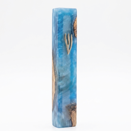 mezouza de 15 cm « Turquoise Envoûtant » avec bois d’olivier naturel.