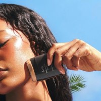 מארז הגנה יומיומי SPF50+ מבית Abib צמד סטיקים לגימור גלואו מואר ולמראה חלק וחצי-מאט