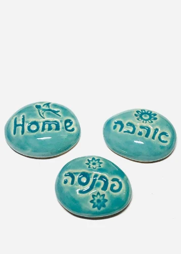 אבן מקרמיקה עם ברכה וקישוטים