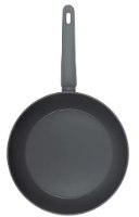 מחבת נון סטיק קרמית 28 ס”מ Resto Cas – פריט בודד מחבת אפורה כהה עם ידית תואמת מונחת על רקע לבן
