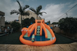 מתקן קפיצה מתנפח רטוב עם מים דרקון רטוב - W3636 - The Wet Dragon מבית Jumpy Jump העולמית-קפיץ קפוץ