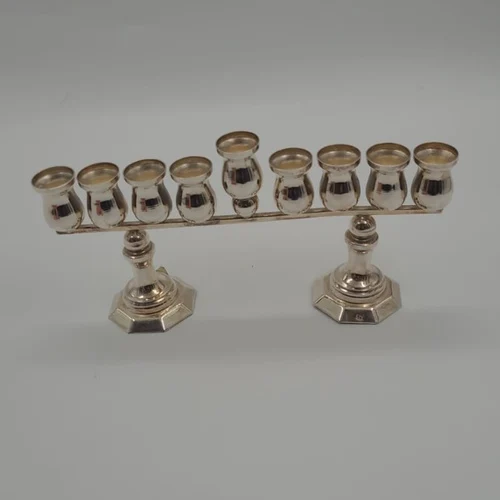 חנוכייה מכסף טהור רגליות משושה