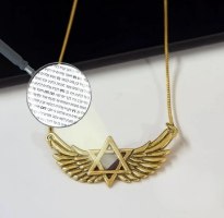 להיט! שרשרת כנפיים עם ננו תנ"ך. כל התנ״ך ממוזער בטכנולוגיית ננו