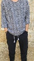 חולצת קפוצ'ון גיאומטרית לגברים בד קרפ שחור לבן אוריז ORIZ