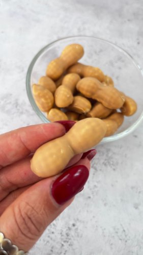תבנית ליצירת קינוח בצורת מיני בוטן