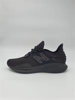 NB|NEW BALANCE|ניו באלאנס- MROAVLB- גברים- שחור שחור גומי רחב שרוך