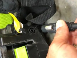 יחידת כח נישאת 80V PRO + שתי סוללות 4 אמפר ומטען כפול - GREENWORKS 99782