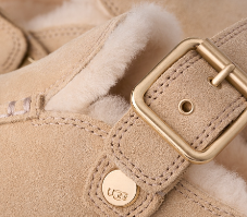 UGG GOLDENSTAR EVELINA CLOG סנד