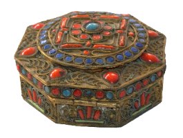 קופסה טיבטית עשויה פליז ומשובצת אבנים, וינטאג'