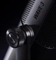 מיקרופון גיימינג שולחני למחשב Elgato Wave 3 – המיקרופון האפור כהה נראה עם הכיתוב WAVE 3 וכפתור שליטה עם USB