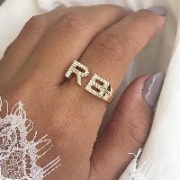 טבעת אותיות גדולות משובצות - גולדפילד/רוס גולד