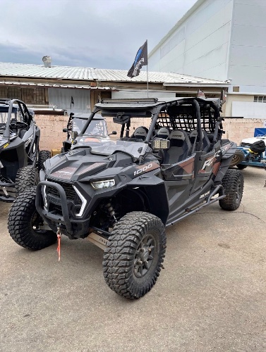 2021 פולריס RZR xp ארבע מקומות